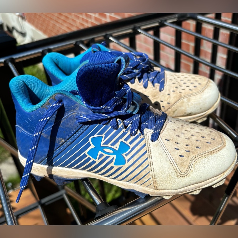 Under Armour Kids' Blue and white Baseball Shoes